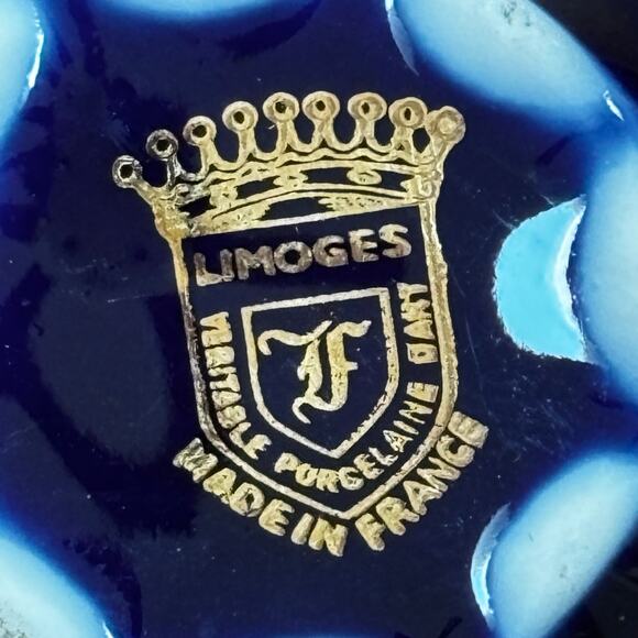 Vintage Limoges France porcelain trinket box cobalt blue & romantic gold design - Picture 7 of 8